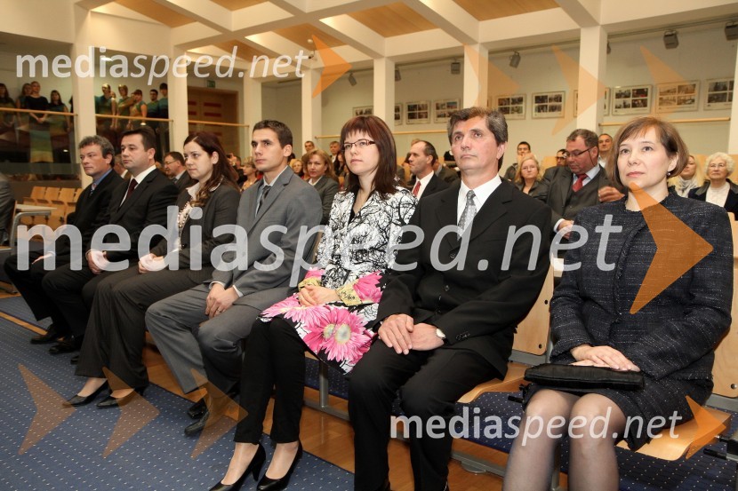 Dr. Peter Weber, Fakulteta za organizacijske vede UM, dr. Robert Brumnik, Fakulteta za organizacijske vede UM, dr. Milojka Fekonja, Fakulteta za kmetijstvo in biosistemske vede UM, dr. Jure Kolarič, Fakulteta za kmetijstvo in biosistemske vede UM, dr. Maja Ivana Smodiš Škerl, Fakulteta za kmetijstvo in biosistemske vede UM, dr. Viljem Pavlovič, Fakulteta za kmetijstvo in biosistemske vede UM in dr. Irena Ištoka Otković, Fakulteta za gradbeništvo UMPromocija doktorjev znanosti Univerze v Mariboru, december 2011