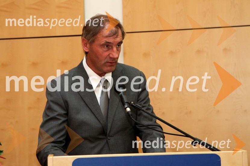 Doc. dr. Stanislav Tojnko, Fakulteta za kmetijstvo in biosistemske vede Univerze v Mariboru

Promocija doktorjev znanosti Univerze v Mariboru, december 2011