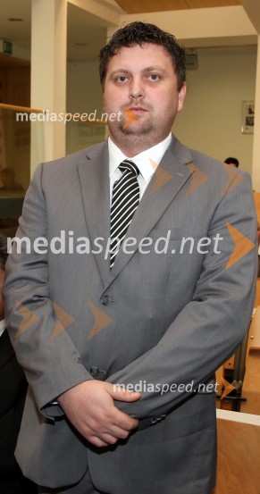 Dr. Jasmin Kaljun, Fakulteta za strojništvo Univerze v MariboruPromocija doktorjev znanosti Univerze v Mariboru, december 2011