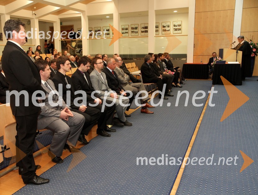 	Dr. Gregor Pivec, Medicinska fakulteta Univerze v MariboruPromocija doktorjev znanosti Univerze v Mariboru, december 2011