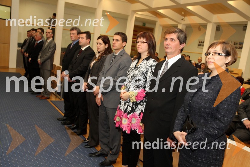 Dr. Peter Weber, Fakulteta za organizacijske vede UM, dr. Robert Brumnik, Fakulteta za organizacijske vede UM, dr. Milojka Fekonja, Fakulteta za kmetijstvo in biosistemske vede UM, dr. Jure Kolarič, Fakulteta za kmetijstvo in biosistemske vede UM, dr. Maja Ivana Smodiš Škerl, Fakulteta za kmetijstvo in biosistemske vede UM, dr. Viljem Pavlovič, Fakulteta za kmetijstvo in biosistemske vede UM in dr. Irena Ištoka Otković, Fakulteta za gradbeništvo UM	 
Promocija doktorjev znanosti Univerze v Mariboru, december 2011