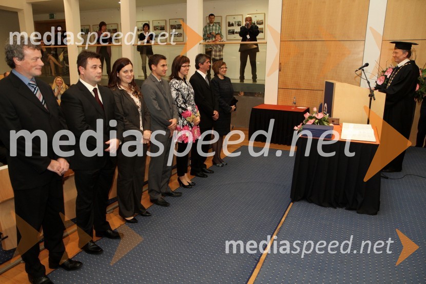 Dr. Peter Weber, Fakulteta za organizacijske vede UM, dr. Robert Brumnik, Fakulteta za organizacijske vede UM, dr. Milojka Fekonja, Fakulteta za kmetijstvo in biosistemske vede UM, dr. Jure Kolarič, Fakulteta za kmetijstvo in biosistemske vede UM, dr. Maja Ivana Smodiš Škerl, Fakulteta za kmetijstvo in biosistemske vede UM, dr. Viljem Pavlovič, Fakulteta za kmetijstvo in biosistemske vede UM in dr. Irena Ištoka Otković, Fakulteta za gradbeništvo UM	 in prof. dr. Danijel Rebolj, rektor Univerze v Mariboru
Promocija doktorjev znanosti Univerze v Mariboru, december 2011