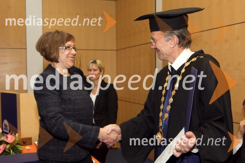 Dr. Irena Ištoka Otković, Fakulteta za gradbeništvo UM in prof. dr. Danijel Rebolj, rektor Univerze v MariboruPromocija doktorjev znanosti Univerze v Mariboru, december 2011