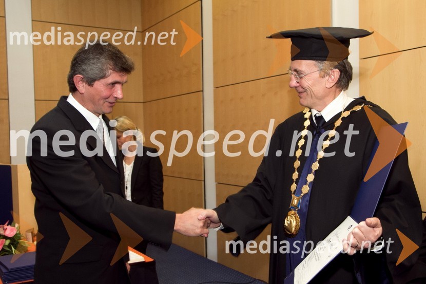 Dr. Viljem Pavlovič, Fakulteta za kmetijstvo in biosistemske vede Univerze v Mariboru in prof. dr. Danijel Rebolj, rektor Univerze v MariboruPromocija doktorjev znanosti Univerze v Mariboru, december 2011