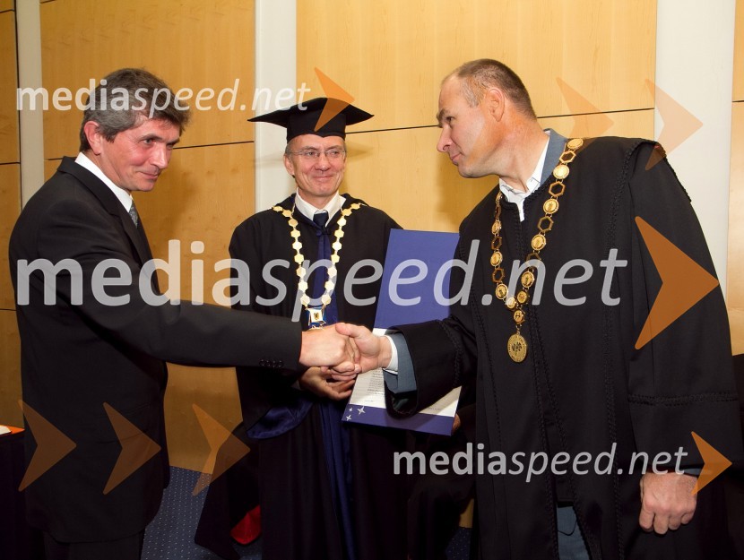 Dr. Viljem Pavlovič, Fakulteta za kmetijstvo in biosistemske vede Univerze v Mariboru, prof. dr. Danijel Rebolj, rektor Univerze v Mariboru in prof. dr. Mario Lešnik, dekan Fakultete za kmetijstvo in biosistemske vedePromocija doktorjev znanosti Univerze v Mariboru, december 2011