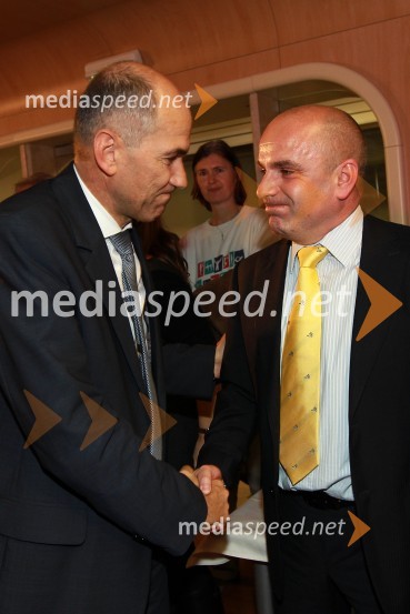 Janez Janša in Marjan Hribar, generalni direktor Direktorata za turizemVolitve 2011 - vzdušje v štabu stranke SDS