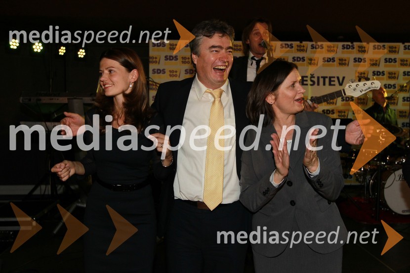 Urška Bačovnik Janša, dr. Milan Zver, evropski poslanec in ...Volitve 2011 - vzdušje v štabu stranke SDS