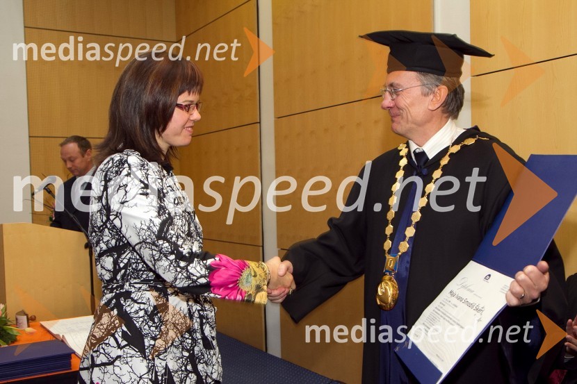 Dr. Maja Ivana Smodiš Škerl, Fakulteta za kmetijstvo in biosistemske vede Univerze v Mariboru in prof. dr. Danijel Rebolj, rektor Univerze v MariboruPromocija doktorjev znanosti Univerze v Mariboru, december 2011
