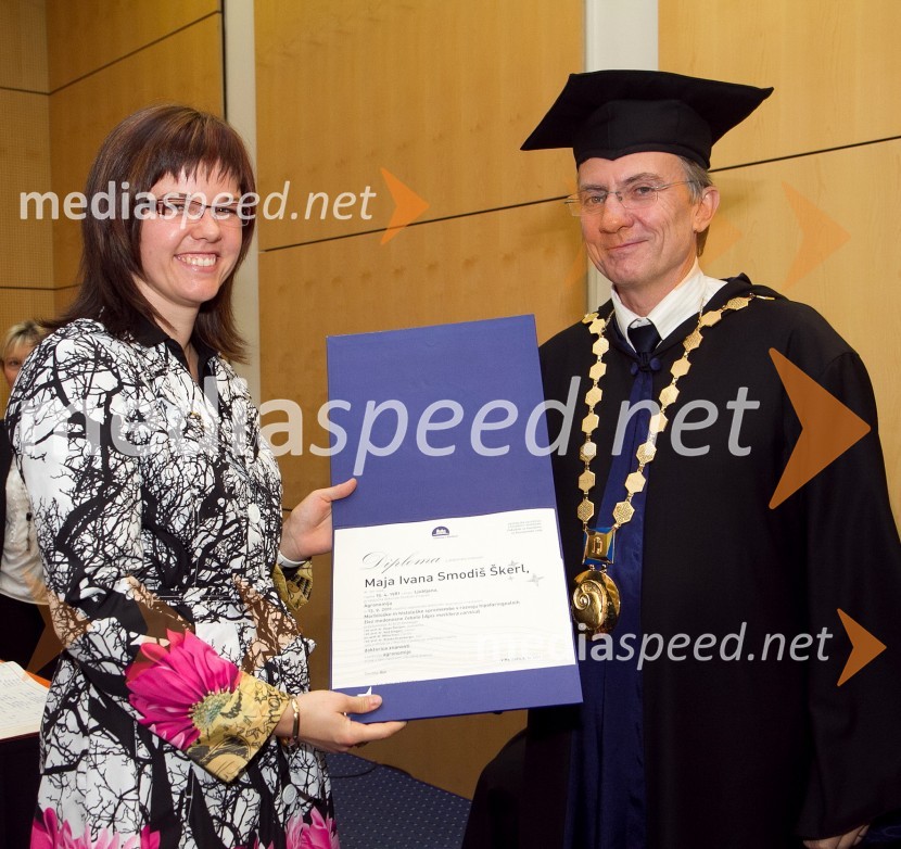 Dr. Maja Ivana Smodiš Škerl, Fakulteta za kmetijstvo in biosistemske vede Univerze v Mariboru in prof. dr. Danijel Rebolj, rektor Univerze v MariboruPromocija doktorjev znanosti Univerze v Mariboru, december 2011