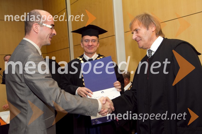 Dr. Igor Vrečko, Ekonomsko-poslovna fakulteta Univerze v Mariboru, prof. dr. Danijel Rebolj, rektor Univerze v Mariboru in 	prof. dr. Dušan Radonjič, Ekonomsko-poslovna fakulteta Univerze v MariboruPromocija doktorjev znanosti Univerze v Mariboru, december 2011