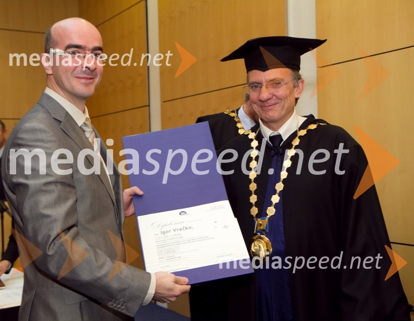 Dr. Igor Vrečko, Ekonomsko-poslovna fakulteta Univerze v Mariboru in prof. dr. Danijel Rebolj, rektor Univerze v MariboruPromocija doktorjev znanosti Univerze v Mariboru, december 2011