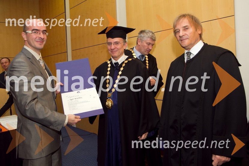 Dr. Igor Vrečko, Ekonomsko-poslovna fakulteta Univerze v Mariboru, prof. dr. Danijel Rebolj, rektor Univerze v Mariboru in 	prof. dr. Dušan Radonjič, Ekonomsko-poslovna fakulteta Univerze v MariboruPromocija doktorjev znanosti Univerze v Mariboru, december 2011