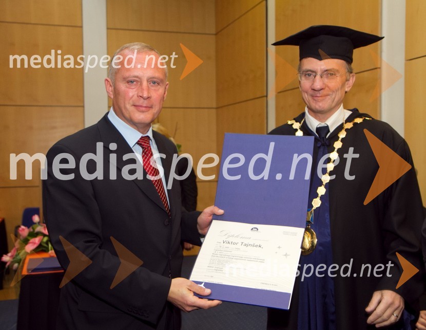 Dr. Viktor Tajnšek, Fakulteta za logistiko Univerze v Mariboru in prof. dr. Danijel Rebolj, rektor Univerze v MariboruPromocija doktorjev znanosti Univerze v Mariboru, december 2011
