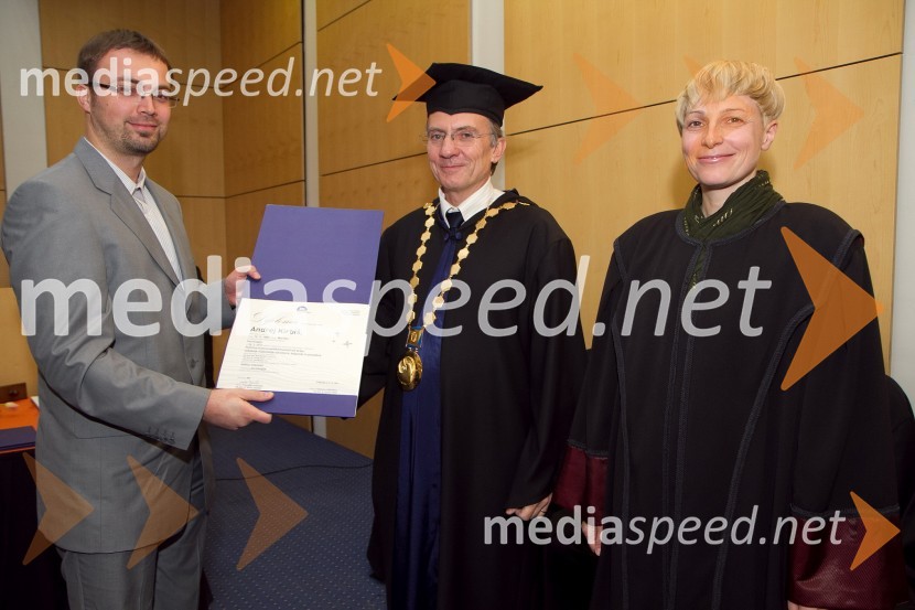 Dr. Andrej Kirbiš, Filozofska fakulteta Univerze v Mariboru, prof. dr. Danijel Rebolj, rektor Univerze v Mariboru in red. prof. dr. Mihaela Koletnik, Filozofska fakulteta Univerze v MariboruPromocija doktorjev znanosti Univerze v Mariboru, december 2011