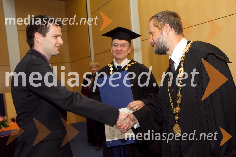 Dr. Simon Kocbek, Fakulteta za elektrotehniko, računalništvo in informatiko Univerze v Mariboru, prof. dr. Danijel Rebolj, rektor Univerze v Mariboru in prof. dr. Borut Žalik, Fakulteta za elektrotehniko, računalništvo in informatiko Univerze v MariboruPromocija doktorjev znanosti Univerze v Mariboru, december 2011