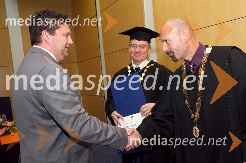 Dr. Jasmin Kaljun, Fakulteta za strojništvo Univerze v Mariboru, prof. dr. Danijel Rebolj, rektor Univerze v Mariboru in prof. dr. Niko Samec, dekan Fakultete za strojništvo Univerze v MariboruPromocija doktorjev znanosti Univerze v Mariboru, december 2011