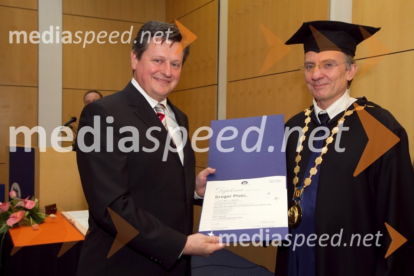Dr. Gregor Pivec, Medicinska fakulteta Univerze v Mariboru in prof. dr. Danijel Rebolj, rektor Univerze v MariboruPromocija doktorjev znanosti Univerze v Mariboru, december 2011
