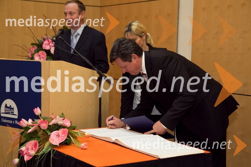 Dr. Gregor Pivec, Medicinska fakulteta Univerze v MariboruPromocija doktorjev znanosti Univerze v Mariboru, december 2011