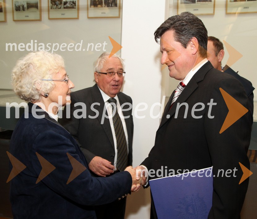 ..., ... in Dr. Gregor Pivec, Medicinska fakulteta Univerze v MariboruPromocija doktorjev znanosti Univerze v Mariboru, december 2011