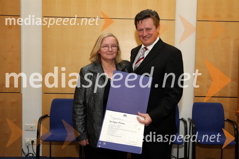 Milena Pivec, direktorica Založbe Pivec in dr. Gregor Pivec, Medicinska fakulteta Univerze v MariboruPromocija doktorjev znanosti Univerze v Mariboru, december 2011