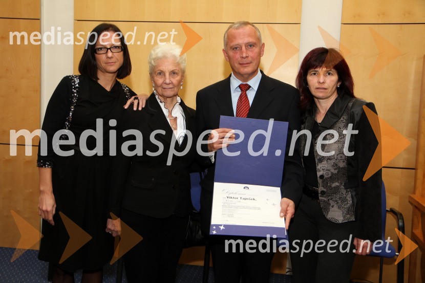 ..., ... in dr. Viktor Tajnšek, Fakulteta za organizacijske vede Univerze v Mariboru, ter ...Promocija doktorjev znanosti Univerze v Mariboru, december 2011