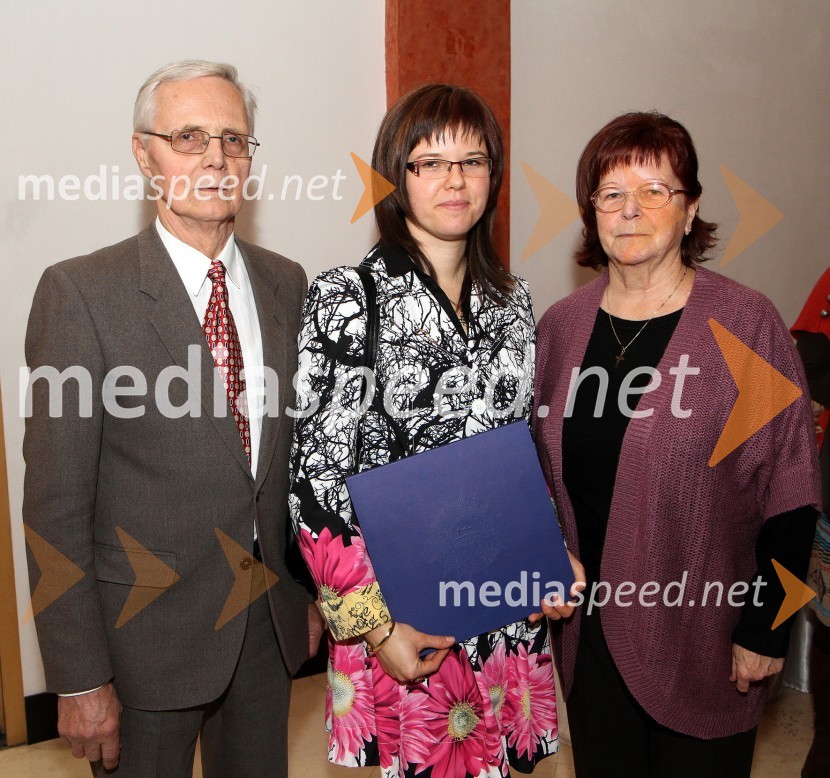 Dr. Maja Ivana Smodiš Škerl, Fakulteta za kmetijstvo in biosistemske vede Univerze v Mariboru z očetom in mamoPromocija doktorjev znanosti Univerze v Mariboru, december 2011
