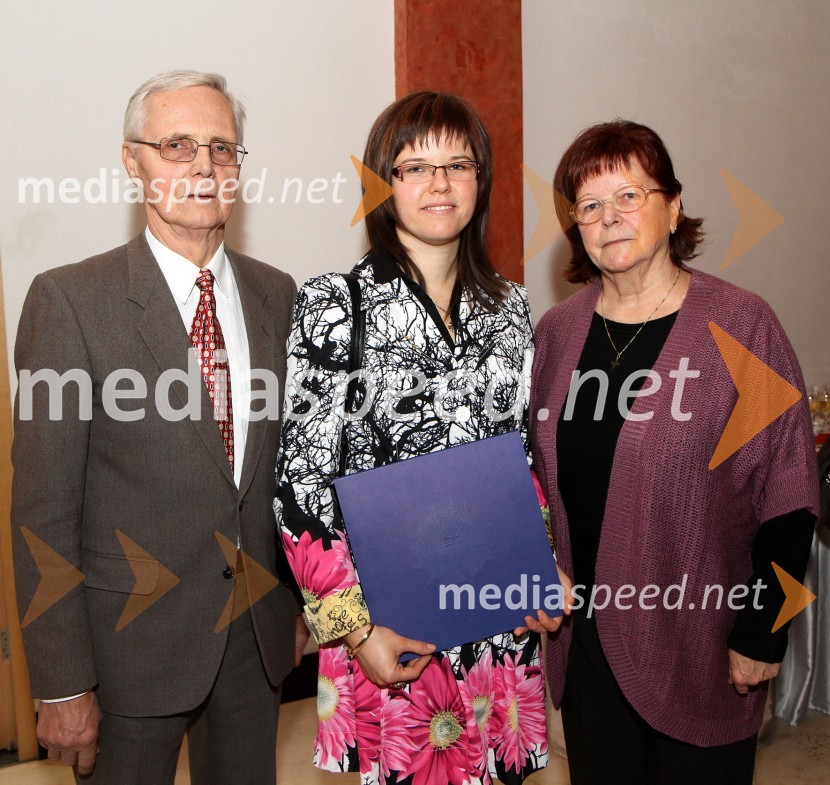 Dr. Maja Ivana Smodiš Škerl, Fakulteta za kmetijstvo in biosistemske vede Univerze v Mariboru z očetom in mamoPromocija doktorjev znanosti Univerze v Mariboru, december 2011