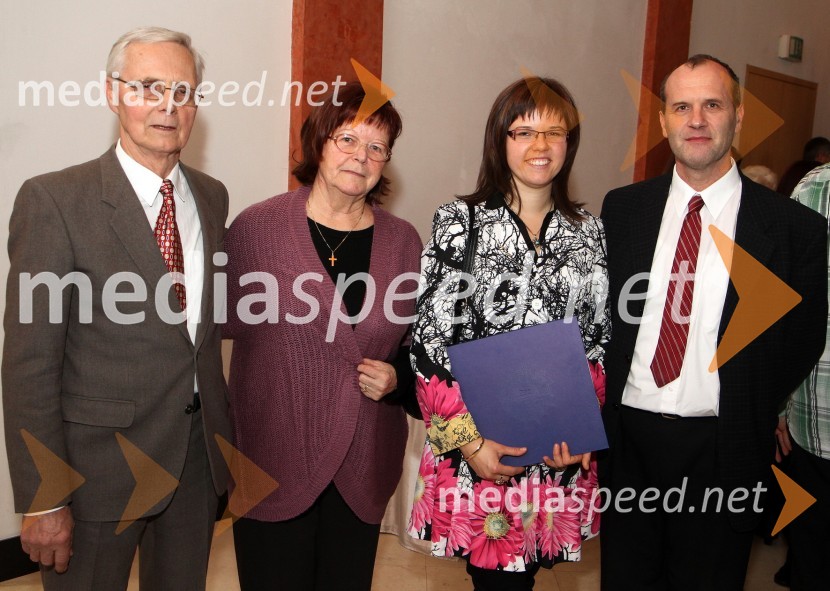 Dr. Maja Ivana Smodiš Škerl, Fakulteta za kmetijstvo in biosistemske vede Univerze v Mariboru z očetom in mamo ter ...Promocija doktorjev znanosti Univerze v Mariboru, december 2011