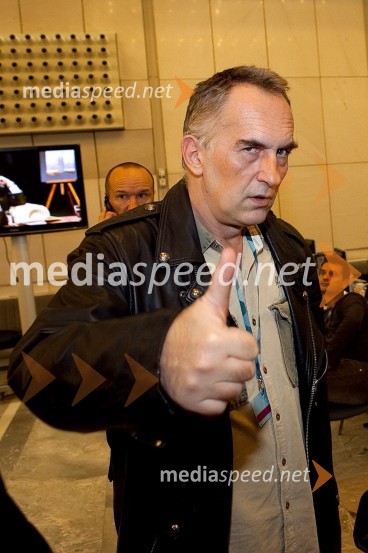 	Jonas Žnidaršič, igralecVolitve 2011 - medijsko središče v Cankarjevem domu