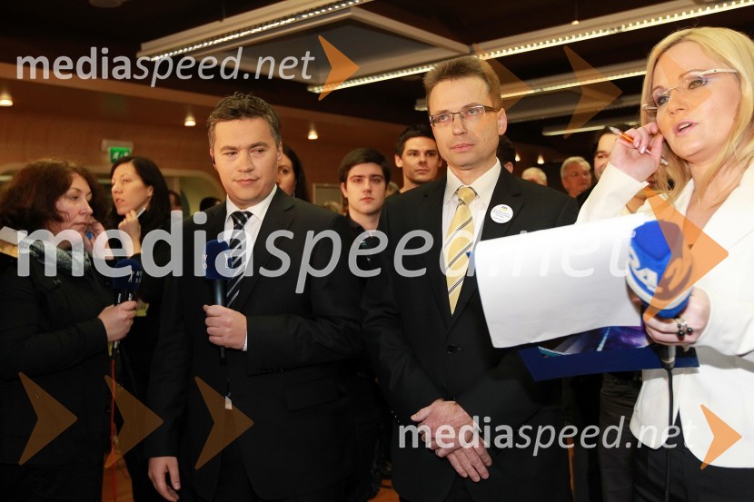 Dejan Ladika, voditelj Dnevnika na TVS in Zvone Černač, SDSVolitve 2011 - vzdušje v štabu stranke SDS