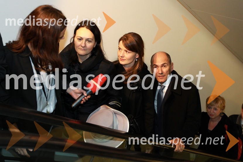 ..., ..., Urška Bačovnik Janša in Janez JanšaVolitve 2011 - vzdušje v štabu stranke SDS