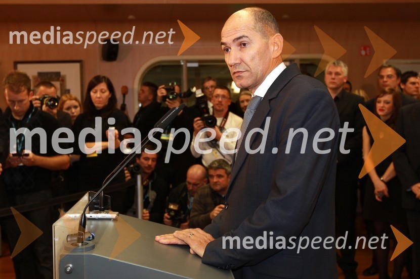 Janez JanšaVolitve 2011 - vzdušje v štabu stranke SDS