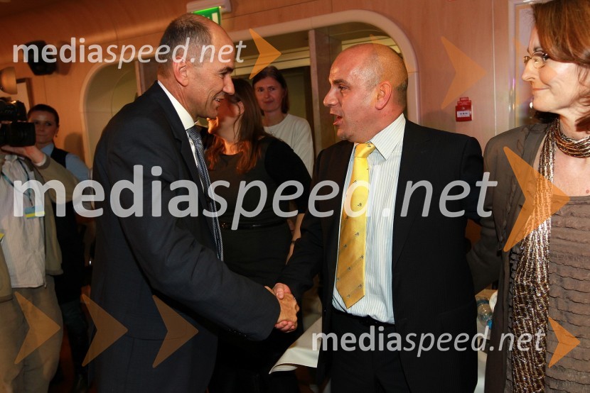Janez Janša in Marjan Hribar, generalni direktor Direktorata za turizemVolitve 2011 - vzdušje v štabu stranke SDS