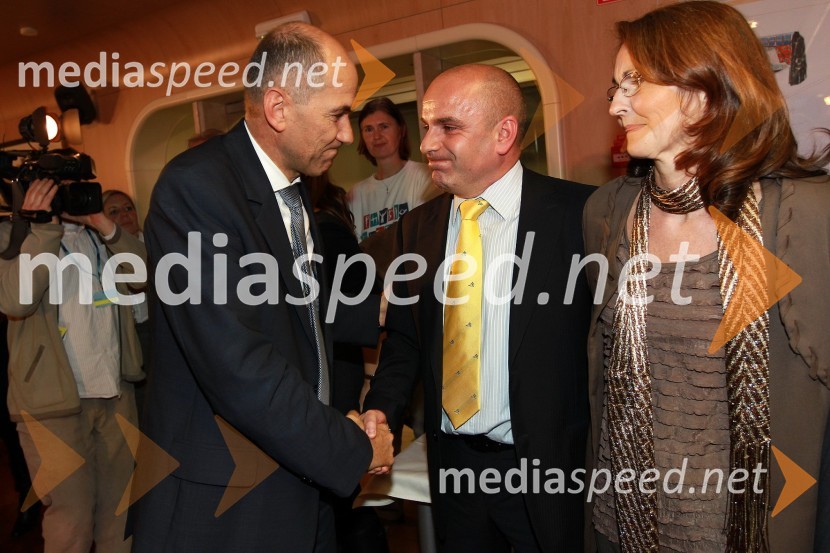 Janez Janša in Marjan Hribar, generalni direktor Direktorata za turizemVolitve 2011 - vzdušje v štabu stranke SDS