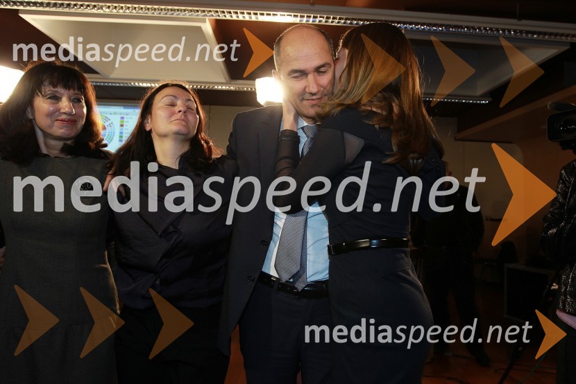 ..., ..., Janez Janša, Urška Bačovnik JanšaVolitve 2011 - vzdušje v štabu stranke SDS