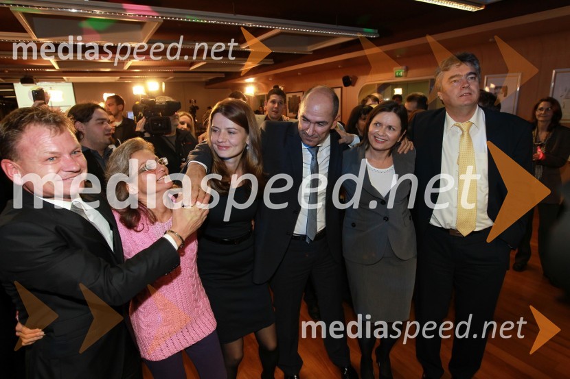 Franci Matoz, odvetnik, ..., Urška Bačovnik Janša, Janez Janša in Andreja Zver, dr. Milan Zver, evropski poslanec,Volitve 2011 - vzdušje v štabu stranke SDS