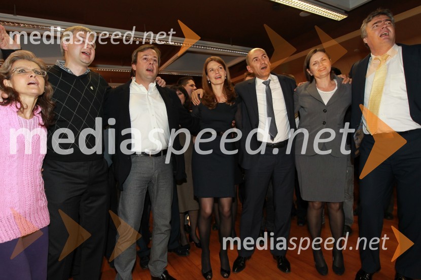 ..., ..., ..., Urška Bačovnik Janša, Janez Janša in Andreja Zver, dr. Milan Zver, evropski poslanecVolitve 2011 - vzdušje v štabu stranke SDS