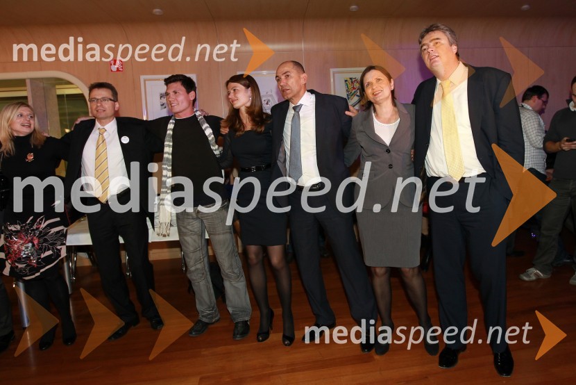 ..., Zvone Černač, SDS, ..., Urška Bačovnik Janša, Janez Janša, Andreja Zver, dr. Milan Zver, evropski poslanecVolitve 2011 - vzdušje v štabu stranke SDS
