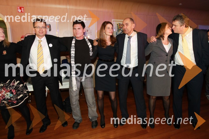 Zvone Černač, SDS, ..., Urška Bačovnik Janša, Janez Janša, Andreja Zver, dr. Milan Zver, evropski poslanecVolitve 2011 - vzdušje v štabu stranke SDS