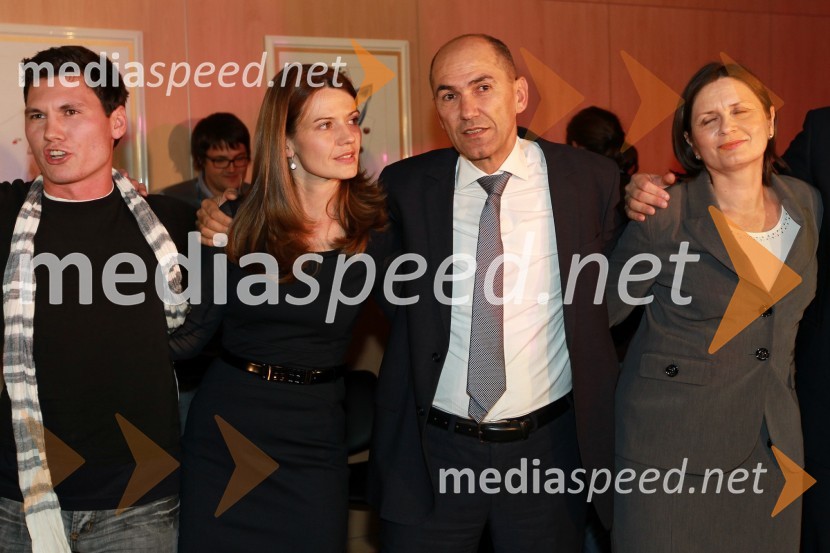 ..., Urška Bačovnik Janša, Janez Janša, Andreja ZverVolitve 2011 - vzdušje v štabu stranke SDS