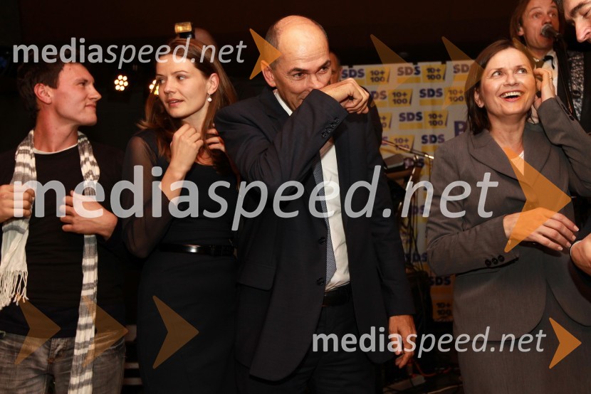 ..., Urška Bačovnik Janša in Janez Janša, Andreja ZverVolitve 2011 - vzdušje v štabu stranke SDS