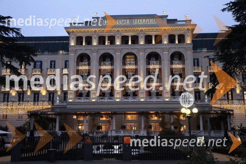 Hotel Kempinski Palace PortorožNovoletna tržnica pri hotelu Kempinski Palace Portorož