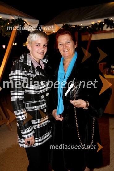 Najda Đorđevič in Tatjana Voj, svetnica v občini PiranNovoletna tržnica pri hotelu Kempinski Palace Portorož