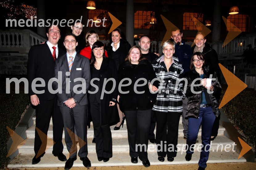 Ekipa hotela Kempinski Palace PortorožNovoletna tržnica pri hotelu Kempinski Palace Portorož