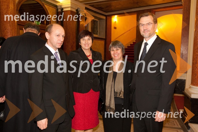 Ljudmila Novak, političarka s soprogom in Lojze Peterle, politik s soprogoZlitje stoletij, slovesnost ob odprtju prenovljene stavbe SNG Opera in balet Ljubljana