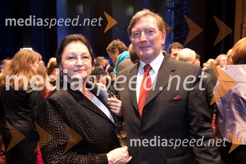 Uroš Lajovic, dirigent in soproga SašaZlitje stoletij, slovesnost ob odprtju prenovljene stavbe SNG Opera in balet Ljubljana