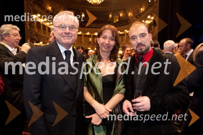 Kristijan Ukmar, nekdanji ravnatelj SNG Opera, Balet Ljubljana in soproga Branka Strmole Ukmar, pedagoginja in Jože Vidic, pevecZlitje stoletij, slovesnost ob odprtju prenovljene stavbe SNG Opera in balet Ljubljana