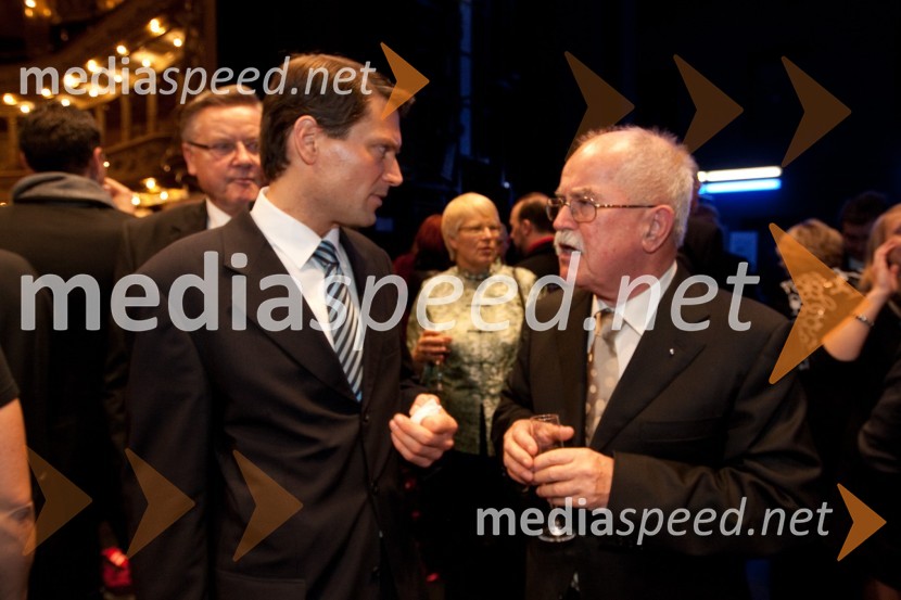 Jurij Giacomelli, predsednik uprave Dela in Boštjan Žekš, minister za slovence v zamejstvu in po svetuZlitje stoletij, slovesnost ob odprtju prenovljene stavbe SNG Opera in balet Ljubljana