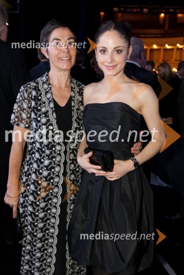 Jasna Čuk, zdravnica in Ana Klašnja, baletna plesalkaZlitje stoletij, slovesnost ob odprtju prenovljene stavbe SNG Opera in balet Ljubljana