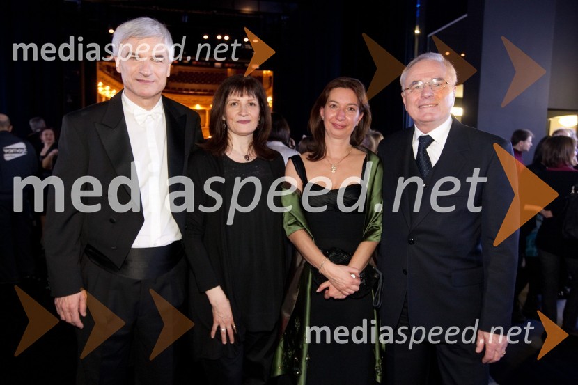 Juan Vasle, operni pevec, soproga Adriana, Kristijan Ukmar, nekdanji ravnatelj SNG Opera, Balet Ljubljana in soproga Branka Strmole UkmarZlitje stoletij, slovesnost ob odprtju prenovljene stavbe SNG Opera in balet Ljubljana